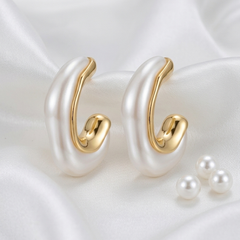 Pearl Curl Stud Earrings