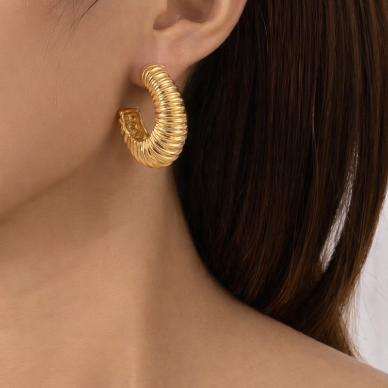 Golden Ribbed Curve Hoop Earrings