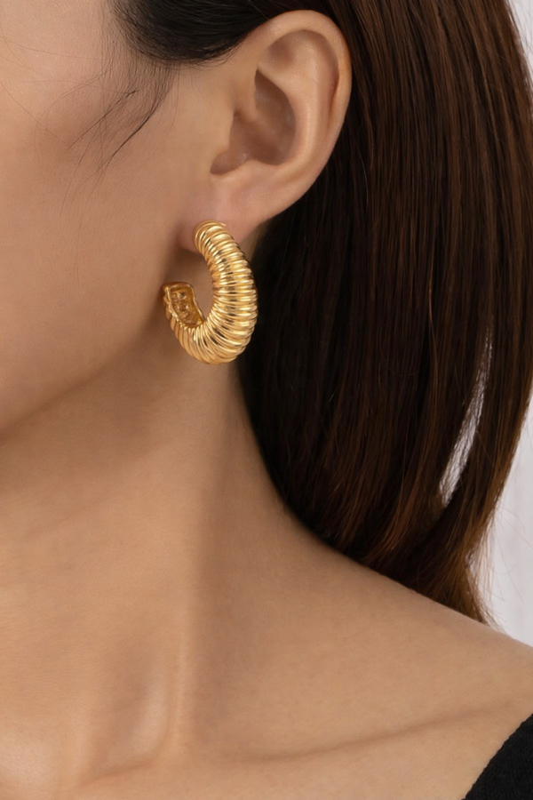Golden Ribbed Curve Hoop Earrings